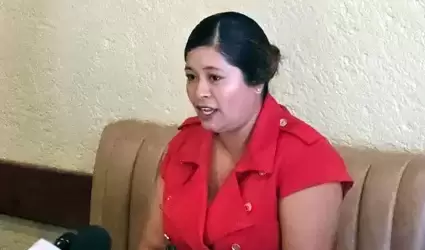 Kasandra Hern�ndez, l�der del movimiento de permisionarios