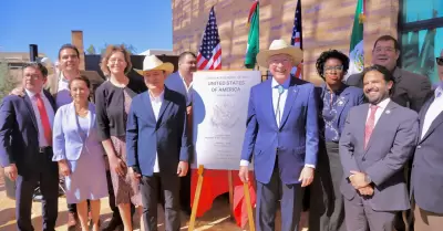 Develacin de placa conmemorativa del nuevo Consulado de Estados Unidos en Nogal