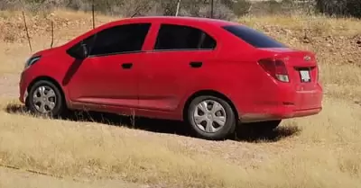 Hallan cuerpo sin vida al interior de un auto