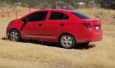 Hallan cuerpo sin vida al interior de un auto