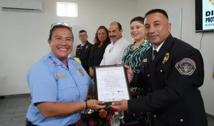 Graduaci�n de la primera generaci�n de param�dicos egresados de la Secretar�a de