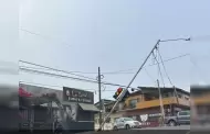 Poste de alumbrado pblico en riesgo de colapsar en la colonia Altamira