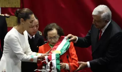 Ifigenia Mart�nez entreg� la banda presidencial a Sheinbaum, tras recibirla de m