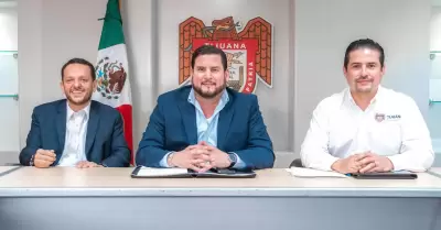Presenta alcalde Ismael Burgue�o a Carlos Torres como encargado de Proyectos Est