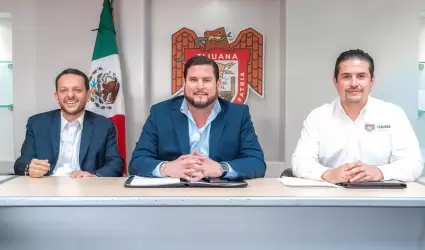 Presenta alcalde Ismael Burgue�o a Carlos Torres como encargado de Proyectos Est