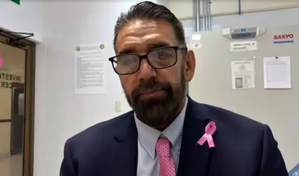 Carlos Arturo Vel�zquez Contreras, investigador del Departamento de Ciencias Qu