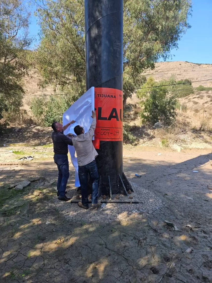 Clausuran cinco espectaculares instalados en la v�a p�blica