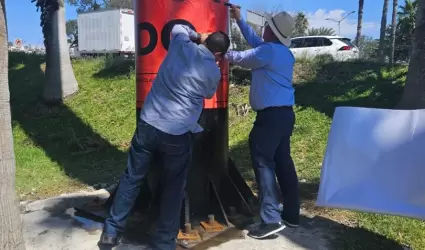 Clausuran cinco espectaculares instalados en la v�a p�blica