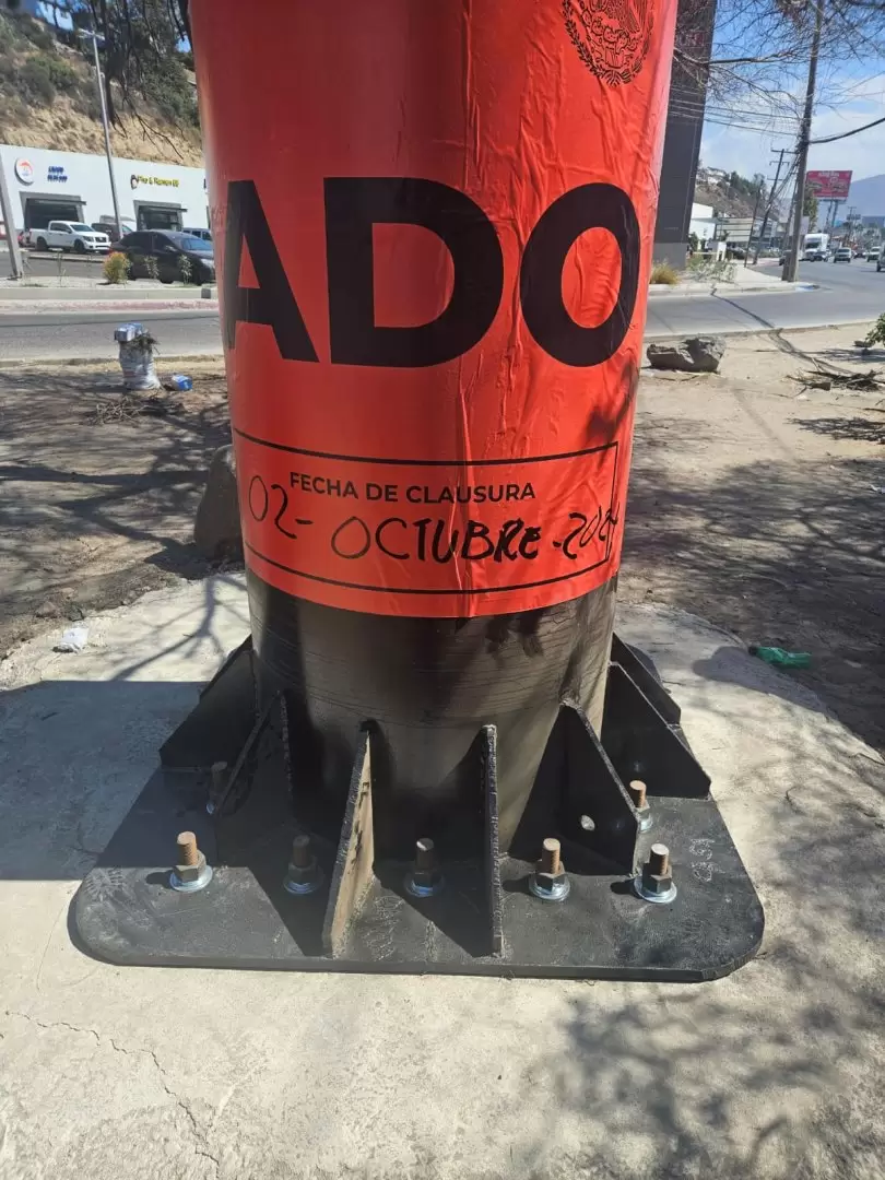 Clausuran cinco espectaculares instalados en la v�a p�blica
