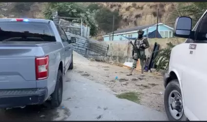 Hallan cuerpo semidesnudo de un hombre en el libramiento Salvador Rosas Magall�n