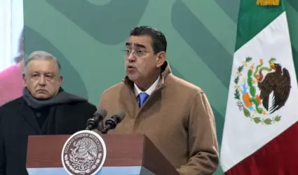 Sergio Salom�n C�spedes, gobernador de Puebla