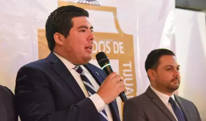 Licenciado Alexander Baz�n G�mez Llanos
