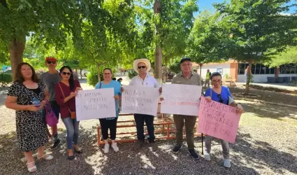 Se manifiestan en contra de expulsi�n de Fernando