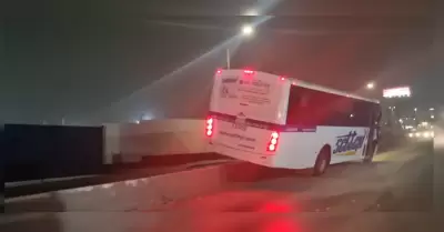 Autob�s de transporte accidentado