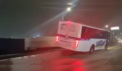 Autob�s de transporte accidentado