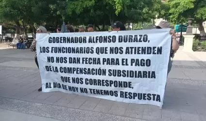 Manifestaci�n de viudas de polic�as frente a Palacio de Gobierno