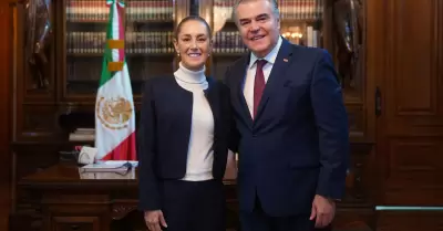 Claudia Sheinbaum y Francisco Cervantes D�az, presidente del Consejo Coordinador