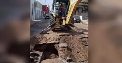 Ruptura de tuber�a de agua en el Centro de Hermosillo
