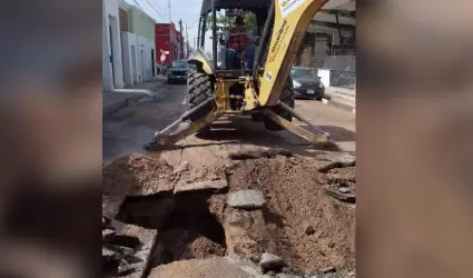 Ruptura de tuber�a de agua en el Centro de Hermosillo