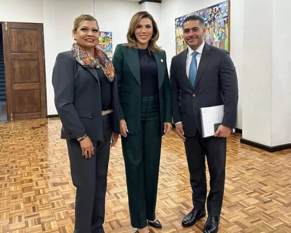 Se re�nen gobernadora Marina del Pilar y presidenta Sheinbaum para fortalecer seguridad en BC