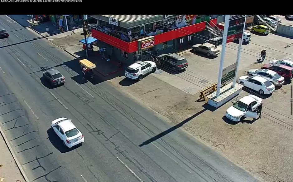 Asaltan tienda Oxxo en la intersecci�n de L�zaro C�rdenas y R�o Presidio