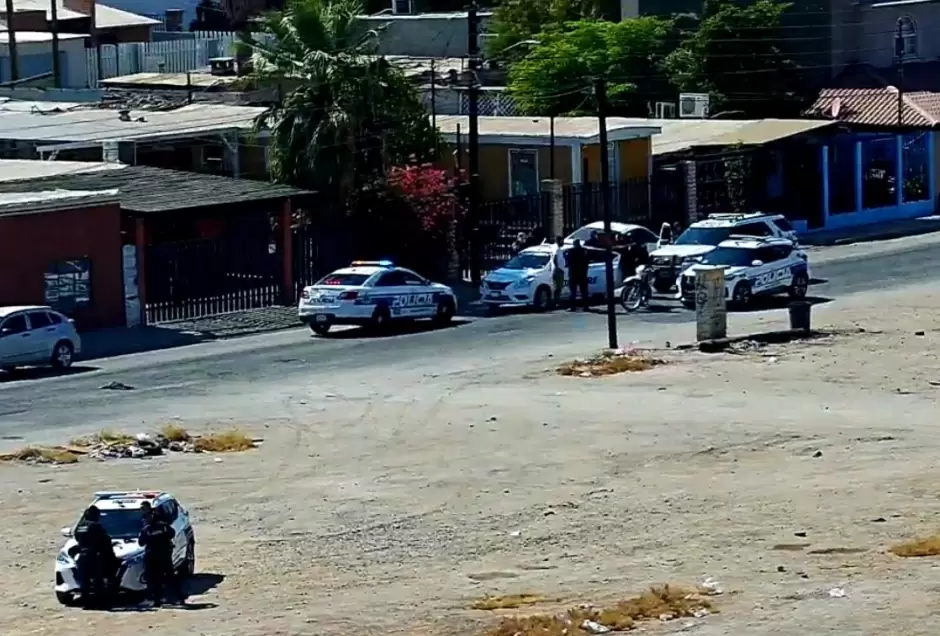 Asaltan tienda Oxxo en la intersecci�n de L�zaro C�rdenas y R�o Presidio