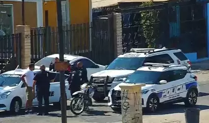 Asaltan tienda Oxxo en la intersecci�n de L�zaro C�rdenas y R�o Presidio