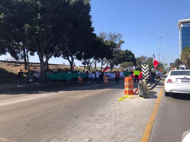 Trabajadores del Poder Judicial Federal bloquearon acceso hacia San Ysidro y colapsaron el tr�fico en Tijuana
