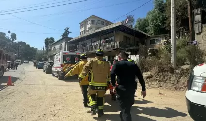 Pronta actuaci�n de Bomberos de Tijuana permite rescatar a una persona de un inc