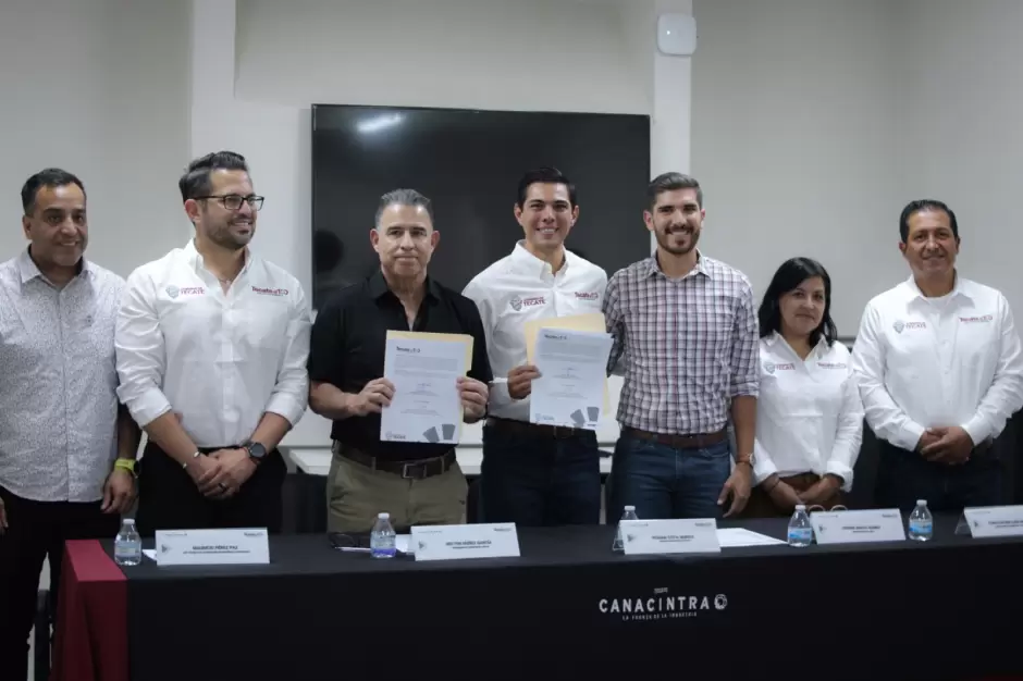 Fomentan Rom�n Cota y Canacintra Tecate competitividad mediante convenio