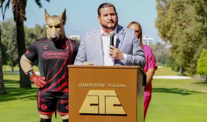 Asiste alcalde Ismael Burgue�o a torneo de golf con causa por el c�ncer de mama 