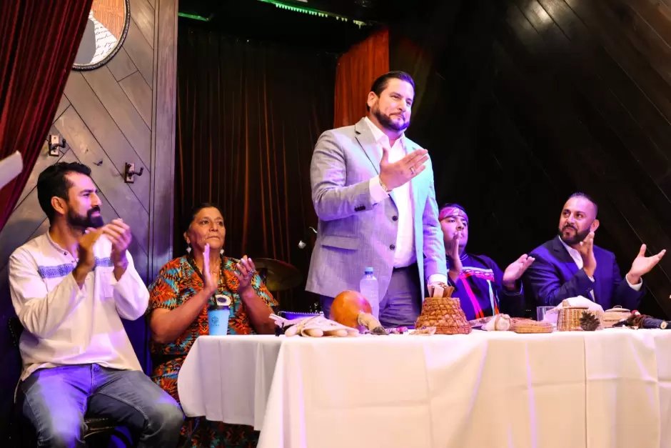 Inaugura alcalde Ismael Burgue�o primer mural de los pueblos yumanos en la avenida Revoluci�n