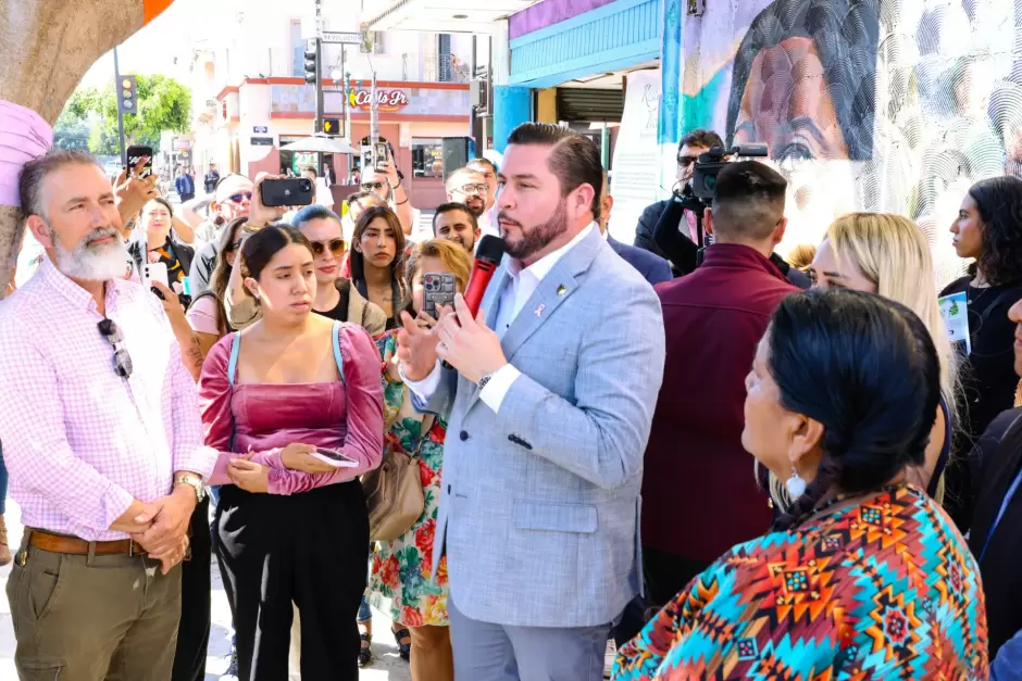 Inaugura alcalde Ismael Burgue�o primer mural de los pueblos yumanos en la avenida Revoluci�n