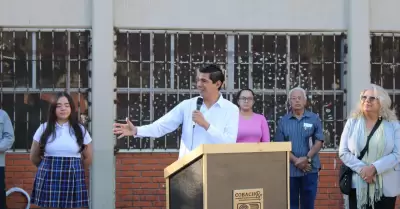 Fortalece Rom�n Cota lunes c�vicos en escuelas de Tecate