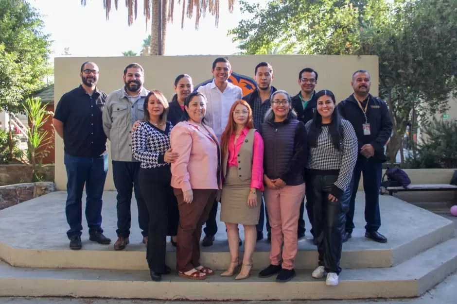 Fortalece Rom�n Cota lunes c�vicos en escuelas de Tecate