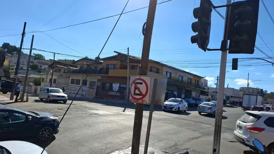 Vecinos de la colonia Altamira alertan sobre sem�foros y postes en mal estado