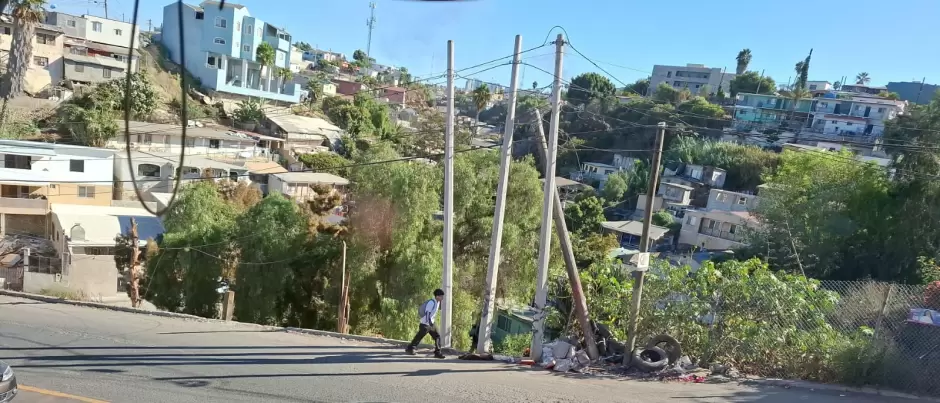 Vecinos de la colonia Altamira alertan sobre sem�foros y postes en mal estado