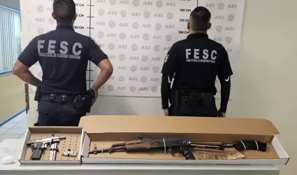 Aseguran armas de fuego en el interior de veh�culo que fue abandonado en Tecate