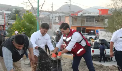 Atiende Rom�n Cota necesidades de la comunidad en colonias El Mayab y La Sierrit