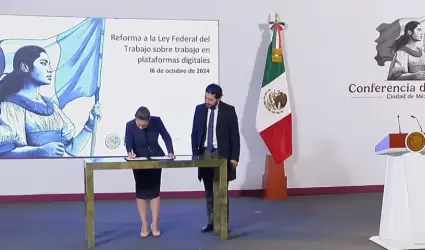 Claudia Sheinbaum y Marath Bola�os, titular de la Secretar�a del Trabajo y Previ