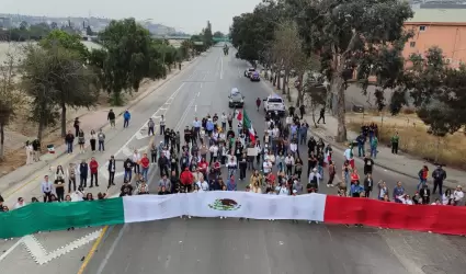 Trabajadores del Poder Judicial bloquean la V�a R�pida Oriente
