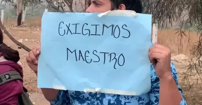 Bloquean carretera TJ-TKT para exigir maestro para la primaria Eva S�mano