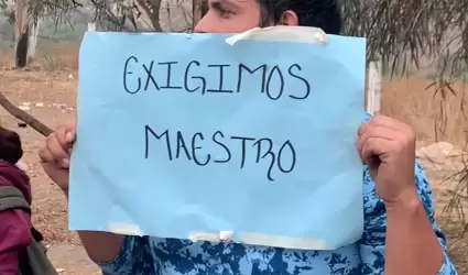 Bloquean carretera TJ-TKT para exigir maestro para la primaria Eva S�mano