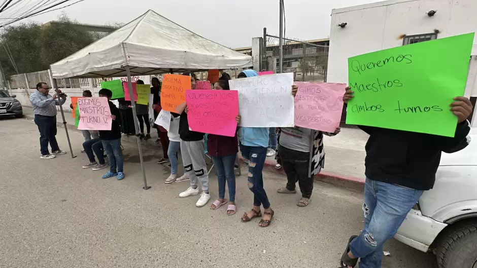 Piden derecho a la educaci�n tras dos a�os sin clases en escuela t�cnica en Villa del �lamo