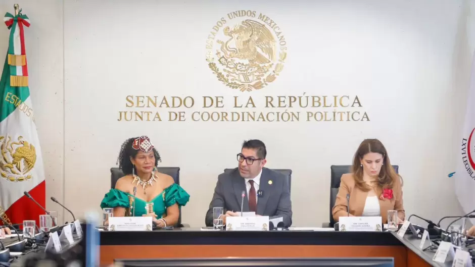 Armando Ayala se re�ne con la Reina Diambidel Reino de Luba, Rep�blica del Congo