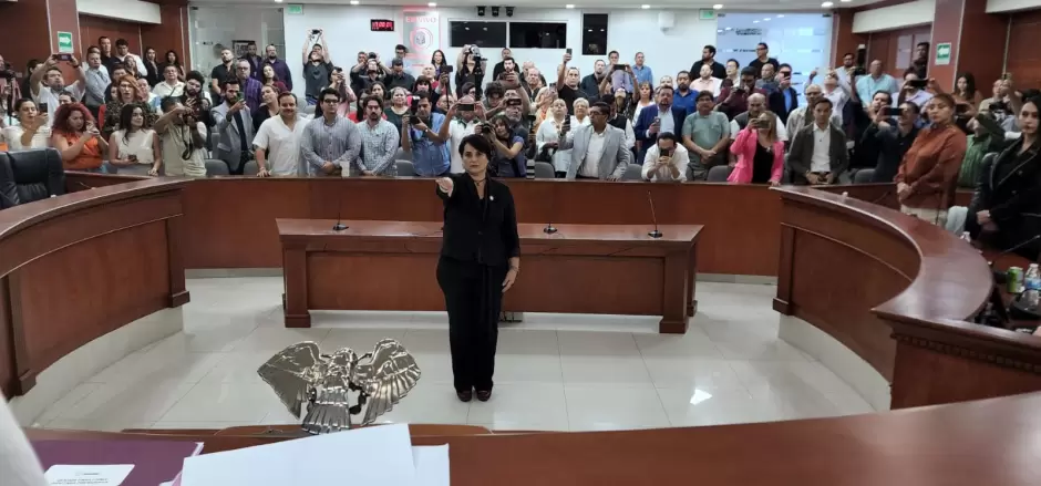 Aprueban solicitud de licencia temporal presentada por el diputado Fidel Mogoll�n