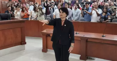 Aprueban solicitud de licencia temporal presentada por el diputado Fidel Mogoll�