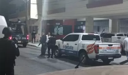 Hombres armados disparan contra instalaciones del peri�dico El Debate, en Culiac