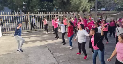 Realizan caminata para sensibilizar sobre la detecci�n oportuna del c�ncer de ma