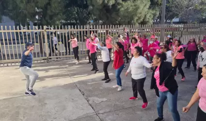 Realizan caminata para sensibilizar sobre la detecci�n oportuna del c�ncer de ma